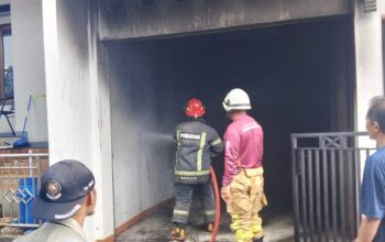 Kebakaran dalam Garasi, Empat Kendaraan Hangus dengan Taksiran Kerugian Rp150 Juta
