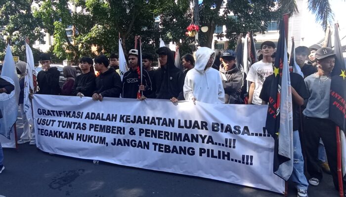 LSM PEMUDA Gelar Unjuk Rasa, Desak Kepala UPTD III Bina Marga Jabar Mundur terkait Proyek di Subang