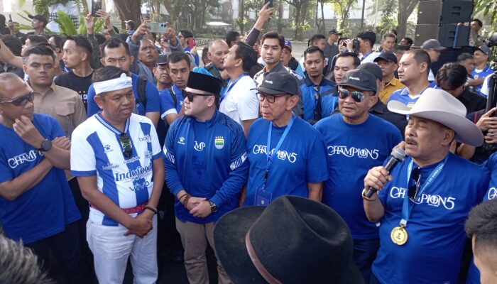 Pawai Juara Persib Beruntun, Uwak Haji: Ke Depan Harus Juara, Juara, dan Juara