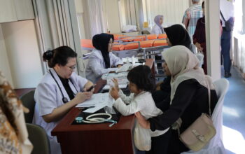Rail Clinic Daop 2 Bandung Sapa Warga Malangbong Garut, Ratusan Orang Antusias Berobat Gratis