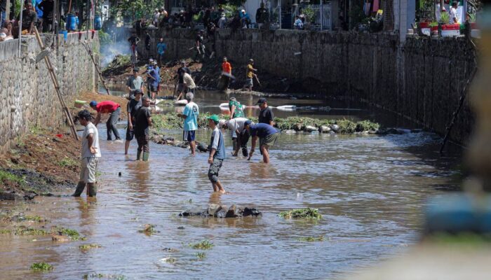 Farhan Minta Warga Ronda Instalasi Listrik dan Stop Egois Hadapi Banjir