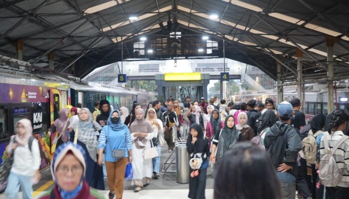 Idul Adha 2026: Ratusan Ribu Orang Serbu Bandung Pakai Kereta Api