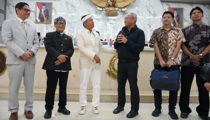Beri Kadeudeuh Rp1 Miliar untuk Persib Bandung, KDM Tegaskan Pakai Uang Pribadi Hasil Jual Sapi