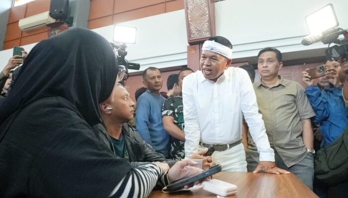 KDM Minta Orang Tua Calon Siswa SMA/SMK di Jabar Tak Panik Hadapi Proses SPMB