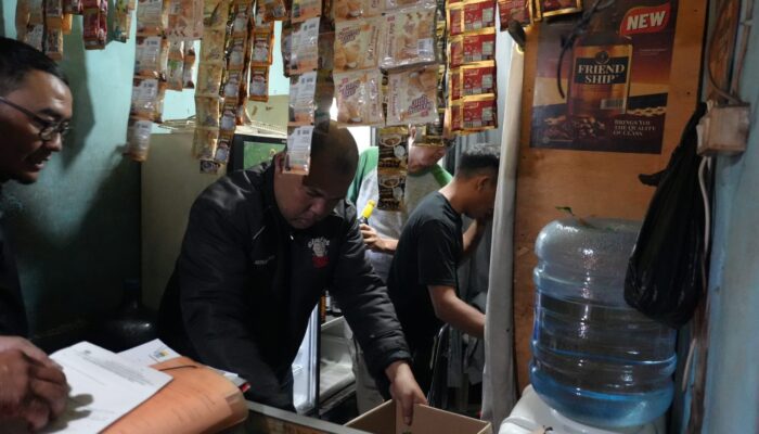 Langgar SE Wali Kota, Satpol PP Kota Bandung Tindak THM Membandel dan Segel Toko Miras Tanpa Izin