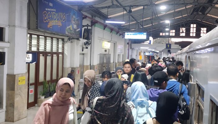 Libur Panjang Tahun Baru Islam, Volume Penumpang KA Daop 2 Bandung Melonjak Melampaui Kapasitas Kursi