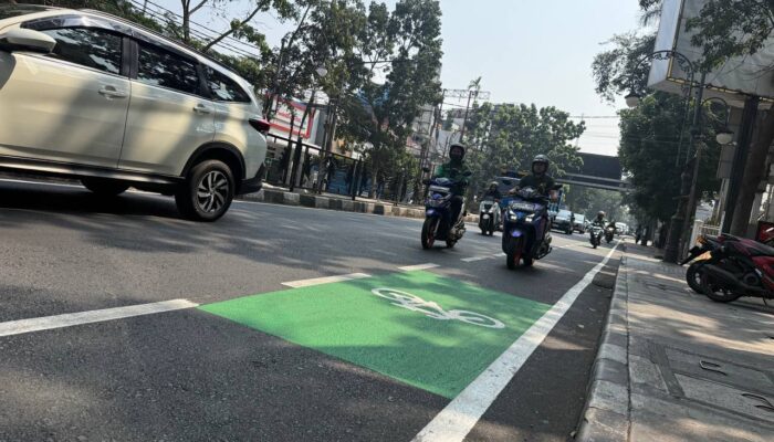 Tancap Gas, Pemkot Bandung Kebut Pemasangan Marka Sepeda di Jalan Merdeka dan Tertibkan Jalur Cipaganti