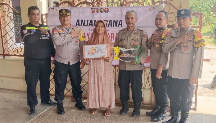 Sambut Hari Bhayangkara ke-80, Polsek Patokbeusi Gelar Anjangsana dan Salurkan Bansos ke Purnawirawan