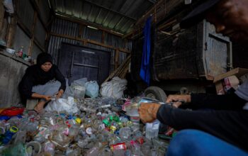 Farhan Targetkan Pengurangan 125 Ton Sampah Per Hari di Kota Bandung