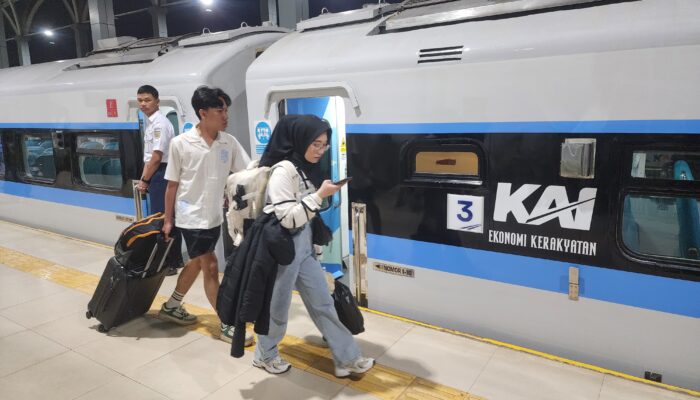 ​KAI Daop 2 Bandung Catat Tingkat Keterisian KA Cikuray Wajah Baru Capai 138 Persen