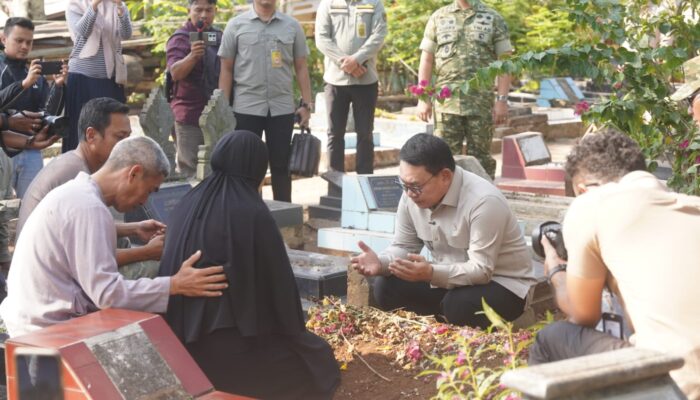 Calon Manajer Kopdes Meninggal Saat Pelatihan, Bupati Dony bareng KSP Dudung Takziah ke Rumah Duka