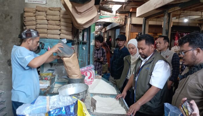 BULOG Jabar dan Satgas Pangan Sidak Pasar Astana Anyar, Mayoritas Bapokting Aman