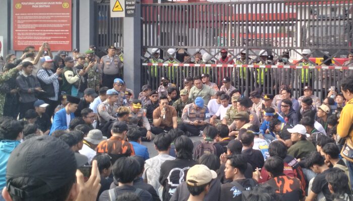 Mahasiswa Demo Kenaikan Harga BBM Pertamax di Tasikmalaya