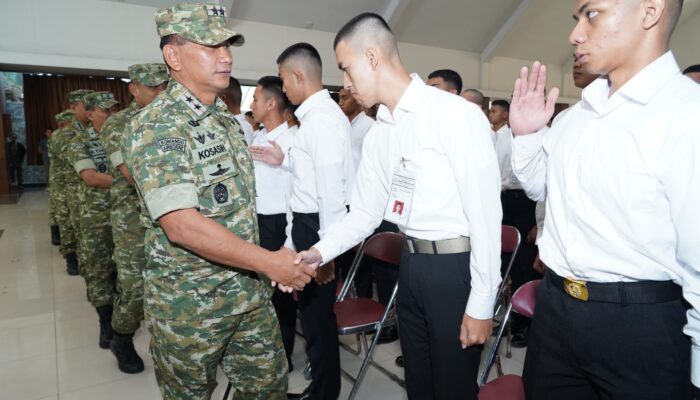 Pangdam III/Siliwangi Lepas Ratusan Calon Taruna Akademi TNI asal Panselinda Bandung dan Krida Nusantara