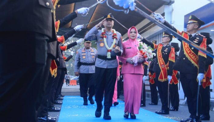 Resmi Gantikan Komjen Rudi Setiawan, Irjen Pipit Rismanto Jabat Kapolda Jawa Barat