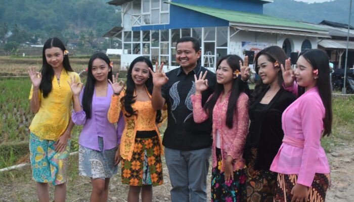 Bupati Dony Jadi Model di Acara Kopdar Fotografi Sumedang 2026