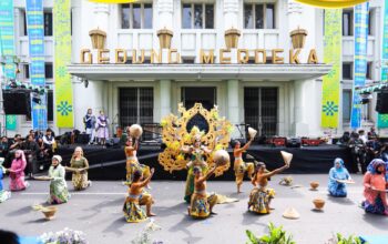 Antusiasme Warga Membeludak di Festival Asia Afrika 2026, Jalan Asia Afrika Mendadak Jadi Lautan Manusia