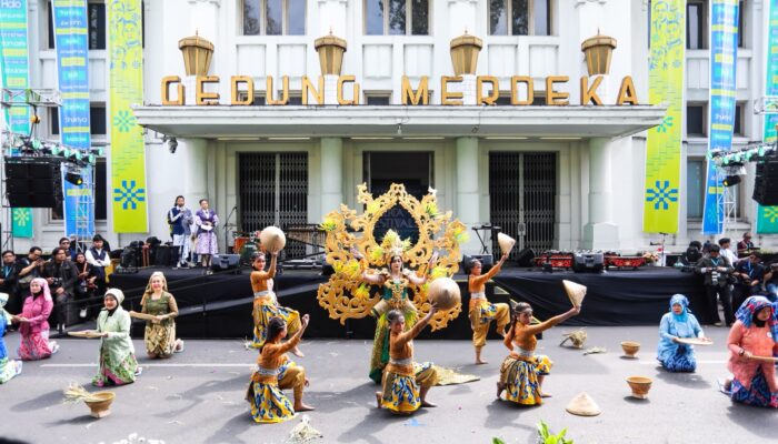 Antusiasme Warga Membeludak di Festival Asia Afrika 2026, Jalan Asia Afrika Mendadak Jadi Lautan Manusia