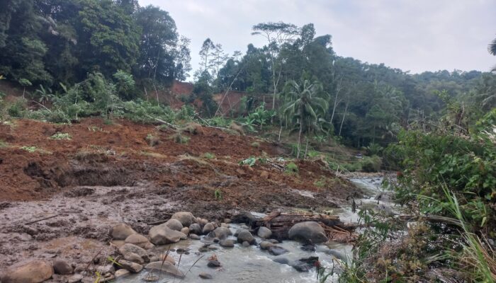 Mukjizat Azan Asar: Puluhan Petani Kampung Naga Selamat dari Maut Sebelum Longsor Menimbun Sawah