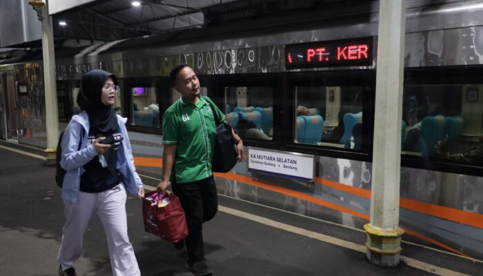 Makin Diminati Masyarakat, KA Cikuray Sabet Predikat Kereta Favorit di Daop 2 Bandung