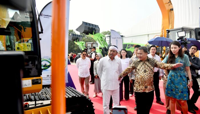 Hadir di Groundbreaking Pabrik Alat Berat Listrik Karawang, KDM: Warga Lokal Jangan Cuma Jadi Karyawan