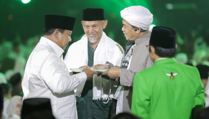 Perkuat Sinergi Agama dan Negara, Abuya Muhyiddin Serahkan Rekomendasi Ijtima Ulama ke Presiden Prabowo