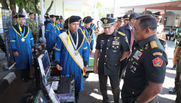 Pimpin Wisuda 113 Mahasiswa Poltekad, Dankodiklatad: Siap Hadapi Dinamika Teknologi Pertahanan
