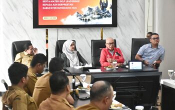 Pembekalan ASN Berprestasi Sumedang: Kang Maman Ingatkan Jangan Jadi ASN ‘Telatan’
