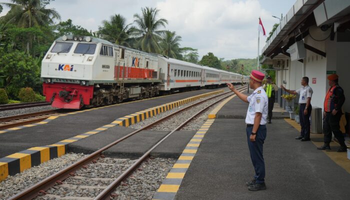 Semester I 2026: Ketepatan Waktu Kereta di Daop 2 Bandung Melesat Hingga 99,85%