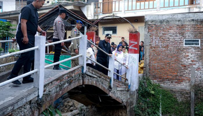 Dapat Aduan Warga, Pemkot Bandung Langsung Perbaiki Jembatan Rusak di Kelurahan Dago