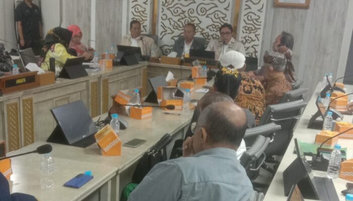Fasilitasi Audiensi Inohong Sunda, Komisi I DPRD Jabar Siap Godok Regulasi Perubahan Nama dan Identitas Lokal