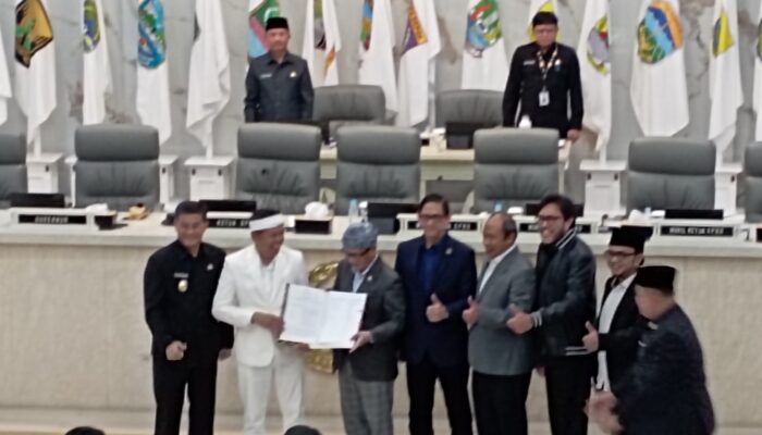 DPRD Jabar Gelar Paripurna P2APBD TA 2025, Dihadiri Langsung Gubernur Dedi Mulyadi dan Wagub Erwan Setiawan
