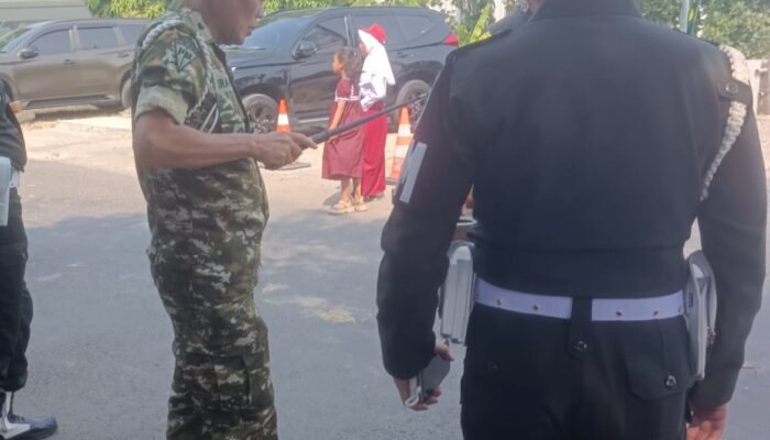 Aksi Humanis Dandenpom Garut: Borong Dagangan Asongan untuk Dibagikan Gratis di Panen Raya