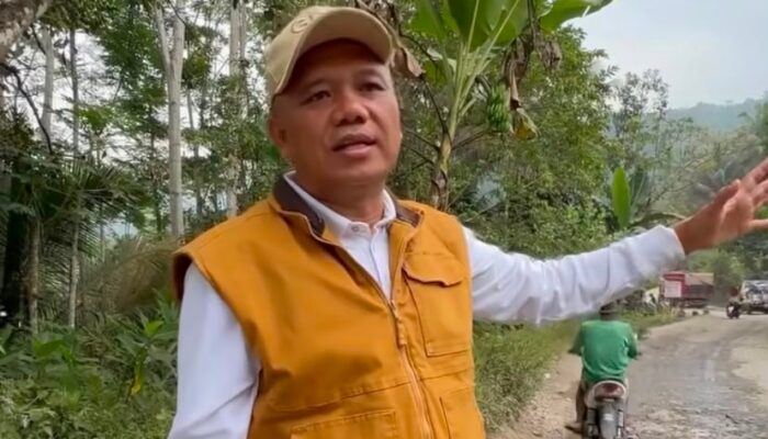 Kang Dedi, Mana Janjimu tuk Perbaiki Jalan Menuju Taraju?
