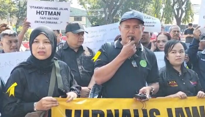 Gelar Aksi di Mapolda Jabar, Awak Media Desak Polri Tetap Usut Pengacara Hotman Paris