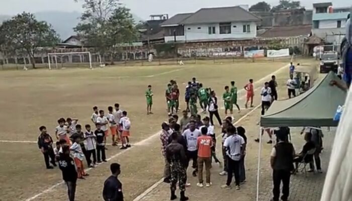 Euforia Juara Berubah Kecewa, Orang Tua dan Pemain Protes Panitia Piala Soeratin U-15 Askab PSSI Sumedang 2026