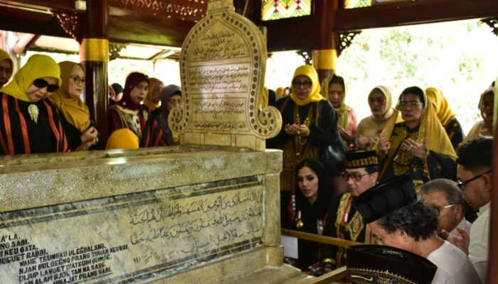 SUMEDANG: Menteri Ekraf Ziarah ke Makam Cut Nyak Dien
