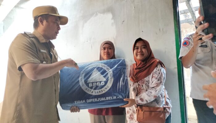 Wakil Wali Kota Bandung Erwin, Bantu Korban Kebakaran di Kelurahan Maleer