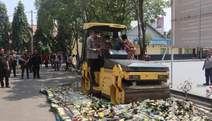 Polres Majalengka Digilas 6.426 Botol Miras, AKBP M. Aldy Sulaiman: Bukan Sekadar Seremonial