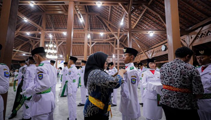 Wali Kota Farhan Resmi Kukuhkan 70 Anggota Paskibraka Kota Bandung 2026