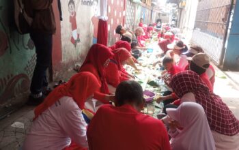 Rayakan HUT ke-81 RI, Warga Pasar Sindanglaya Bandung Gelar Botram Sepanjang 81 Meter