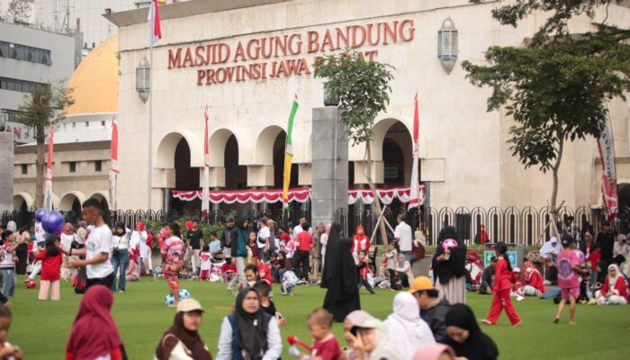 Sempat Ditutup Total, Alun-alun Kota Bandung Resmi Dibuka Kembali Pascaevaluasi