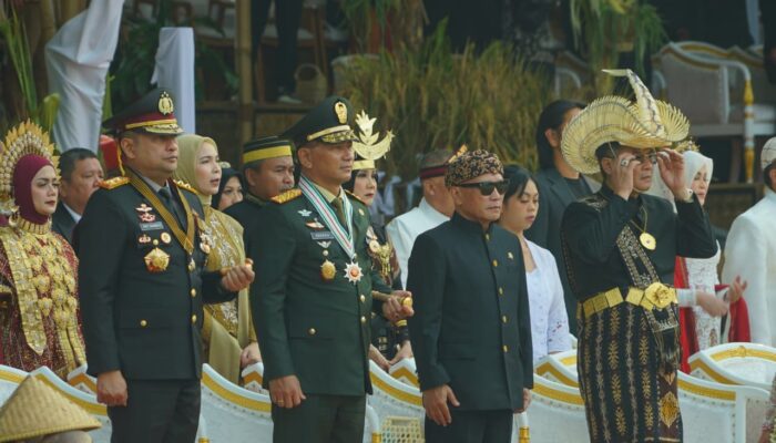 Kapolda Jabar Dampingi Gubernur Dedi Mulyadi di Upacara HUT ke-81 RI, Gedung Sate Diserbu Puluhan Ribu Warga