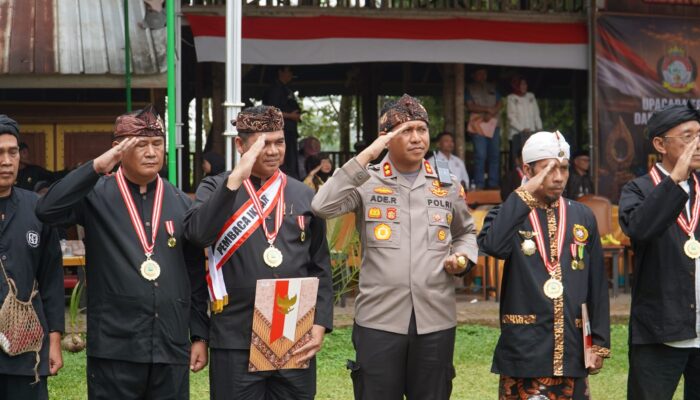 Sukses Bangun Komunikasi Humanis, Kombes Pol Hendra Rochmawan Terima Galunggung Award 2026