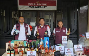 Polresta Bandung Bongkar Peredaran Miras Oplosan Berbahaya, Tiga Tersangka Diamankan