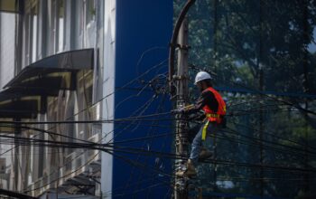 Penurunan Kabel Udara Bandung Berlanjut ke Karapitan hingga Sudirman, Operator Diminta Cepat Relokasi
