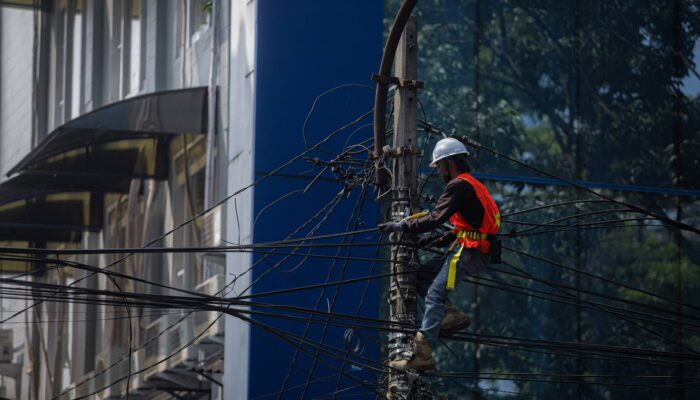Penurunan Kabel Udara Bandung Berlanjut ke Karapitan hingga Sudirman, Operator Diminta Cepat Relokasi