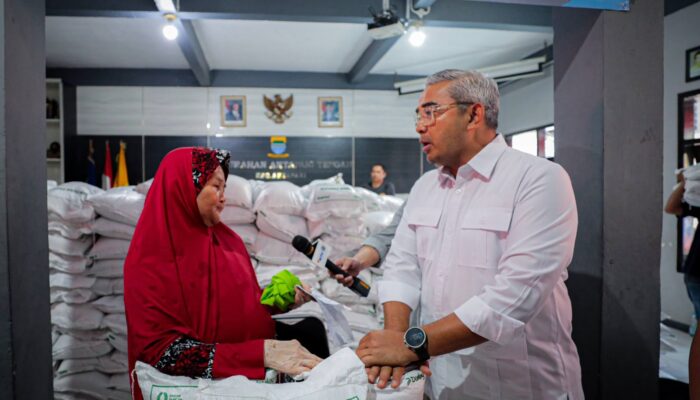 Pemkot Bandung Salurkan Bantuan Pangan untuk 143 Ribu Warga, Cakup Alokasi 3 Bulan