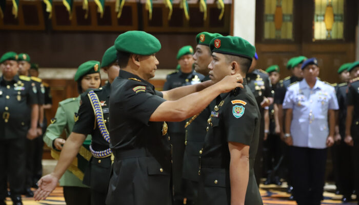 Pimpin Sertijab Dandim 0618/Kota Bandung, Pangdam Siliwangi Titip Pesan Menjaga Kondusivitas Wilayah