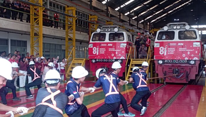 KAI Daop 2 Bandung Gelar Lomba Tarik Lokomotif Hingga Penanganan Rel Patah